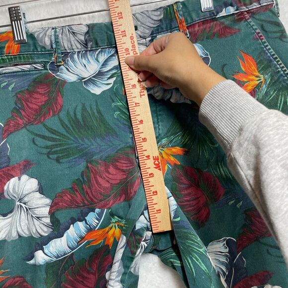 GAP Lived-In Shorts Hawaiian Tropical Floral Print Men’s 36 with 9” Inseam - Picture 4 of 11